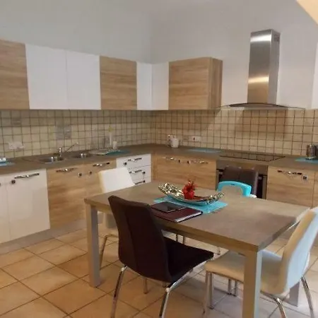 펜션 Terraced House